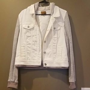AE white jean jacket with hood